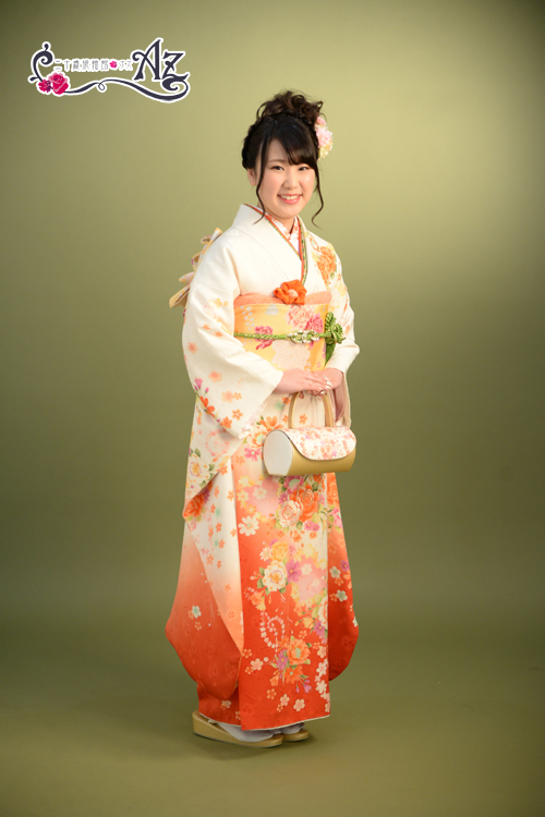 女性成人】白×オレンジのベーシック柄振袖 | 二十歳振袖Az水戸のブログ
