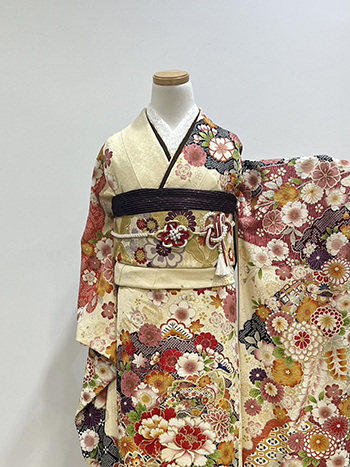 【振袖】ｸﾘｰﾑ・牡丹