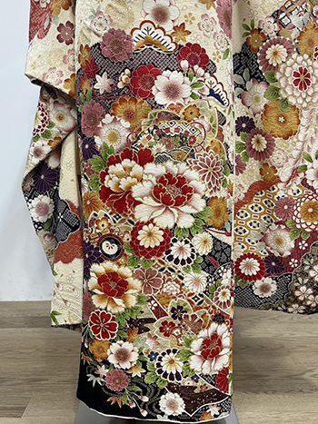 【振袖】ｸﾘｰﾑ・牡丹